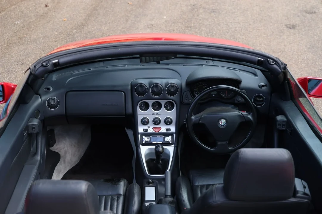 2001 Alfa Romeo 916 GTV & Spider - Image 29 of 30