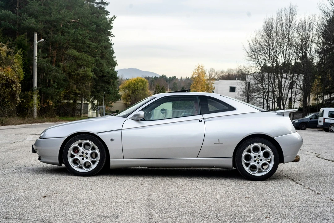 2001 Alfa Romeo 916 GTV & Spider - Image 16 of 21