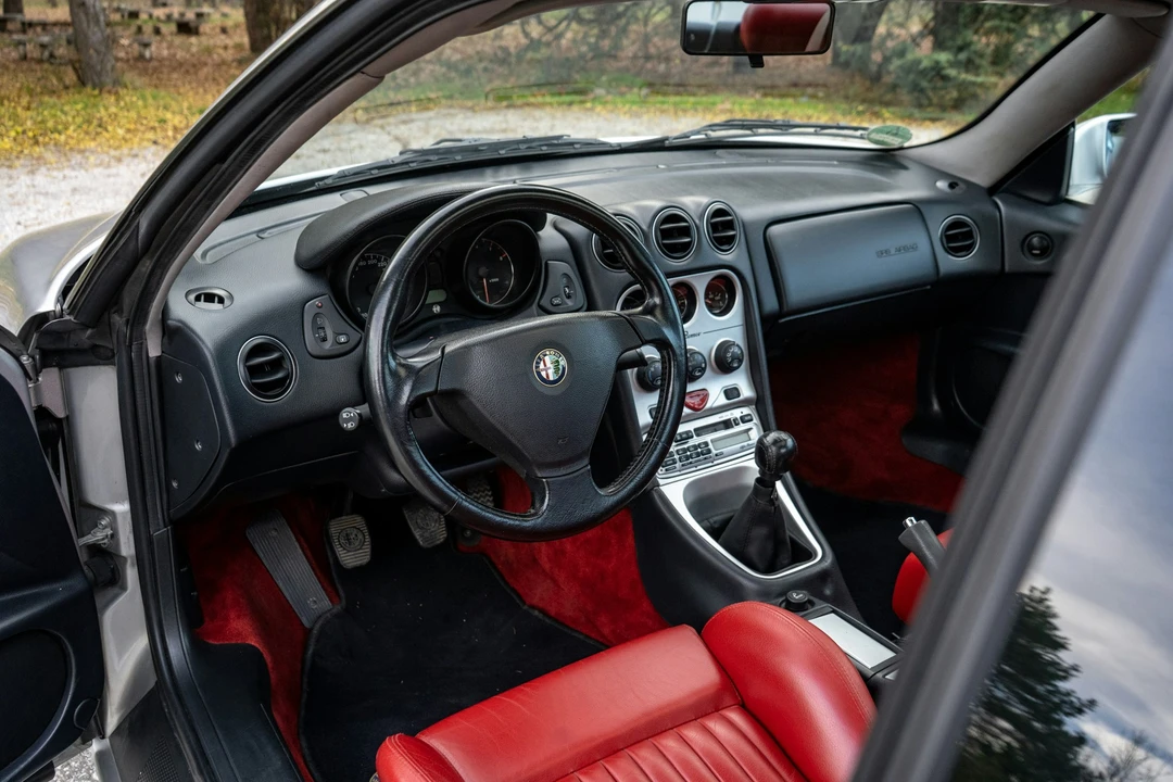 2001 Alfa Romeo 916 GTV & Spider - Image 4 of 21