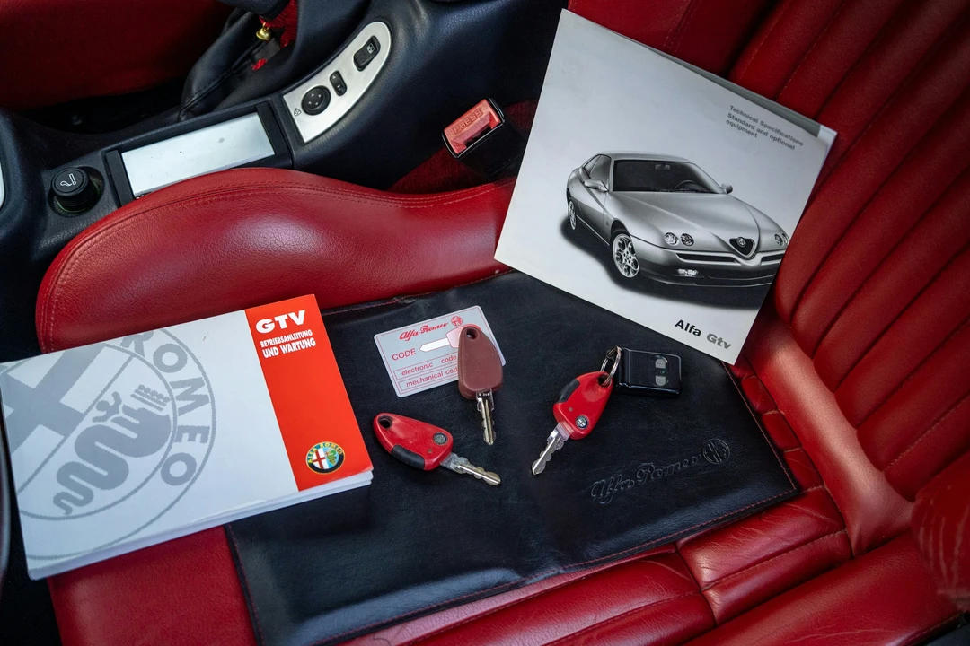 2001 Alfa Romeo 916 GTV & Spider - Image 8 of 21