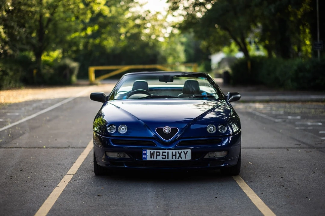2001 Alfa Romeo 916 GTV & Spider - Image 9 of 30