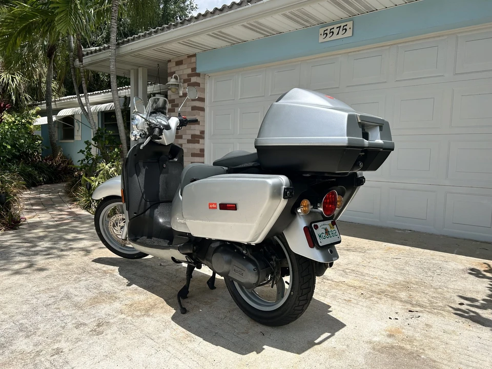 2001 Aprilia - Image 8 of 31