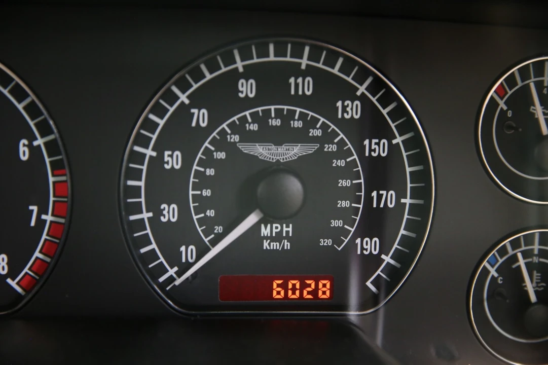 2001 Aston Martin DB7 Vantage - Image 9 of 31