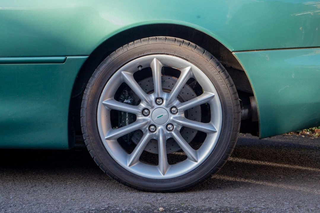 2001 Aston Martin DB7 Vantage - Image 11 of 30
