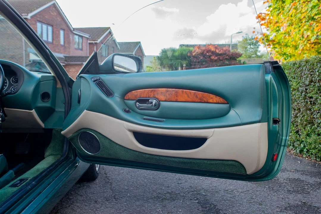 2001 Aston Martin DB7 Vantage - Image 15 of 30