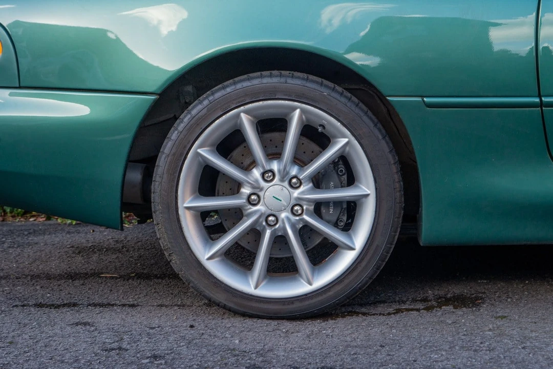 2001 Aston Martin DB7 Vantage - Image 14 of 30