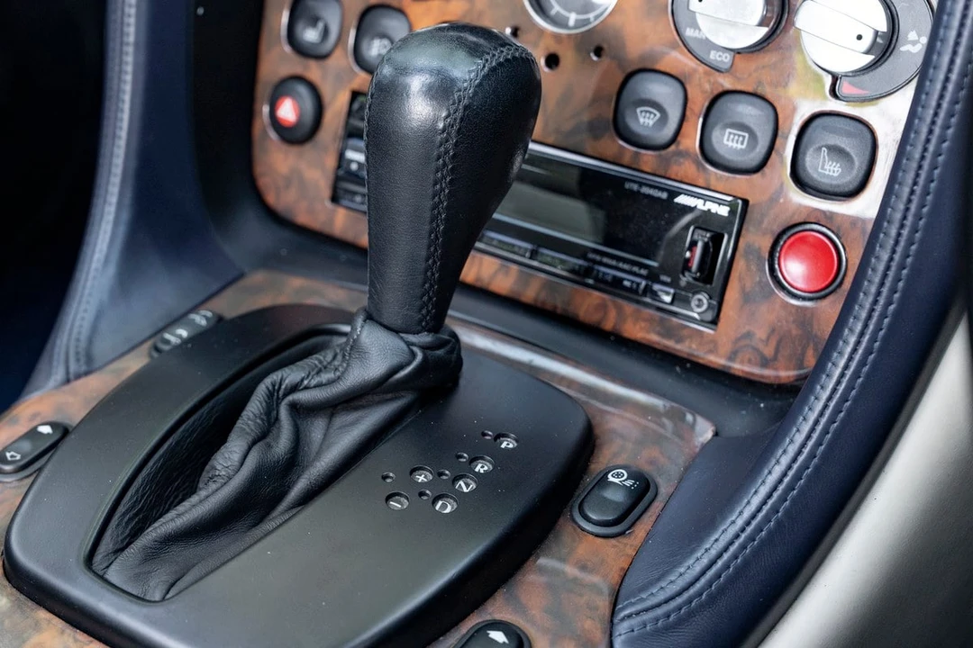 2001 Aston Martin Vantage - Image 23 of 30