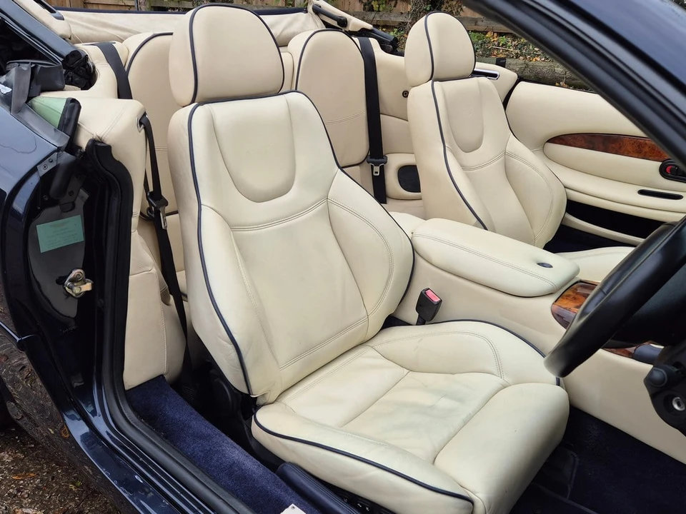 2001 Aston Martin DB7 Vantage - Image 19 of 30