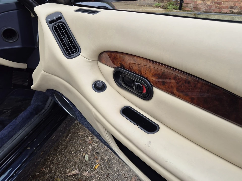 2001 Aston Martin DB7 Vantage - Image 18 of 30