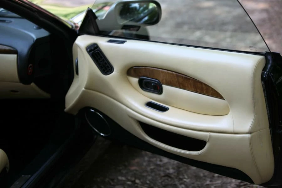 2001 Aston Martin DB7 Vantage - Image 5 of 8