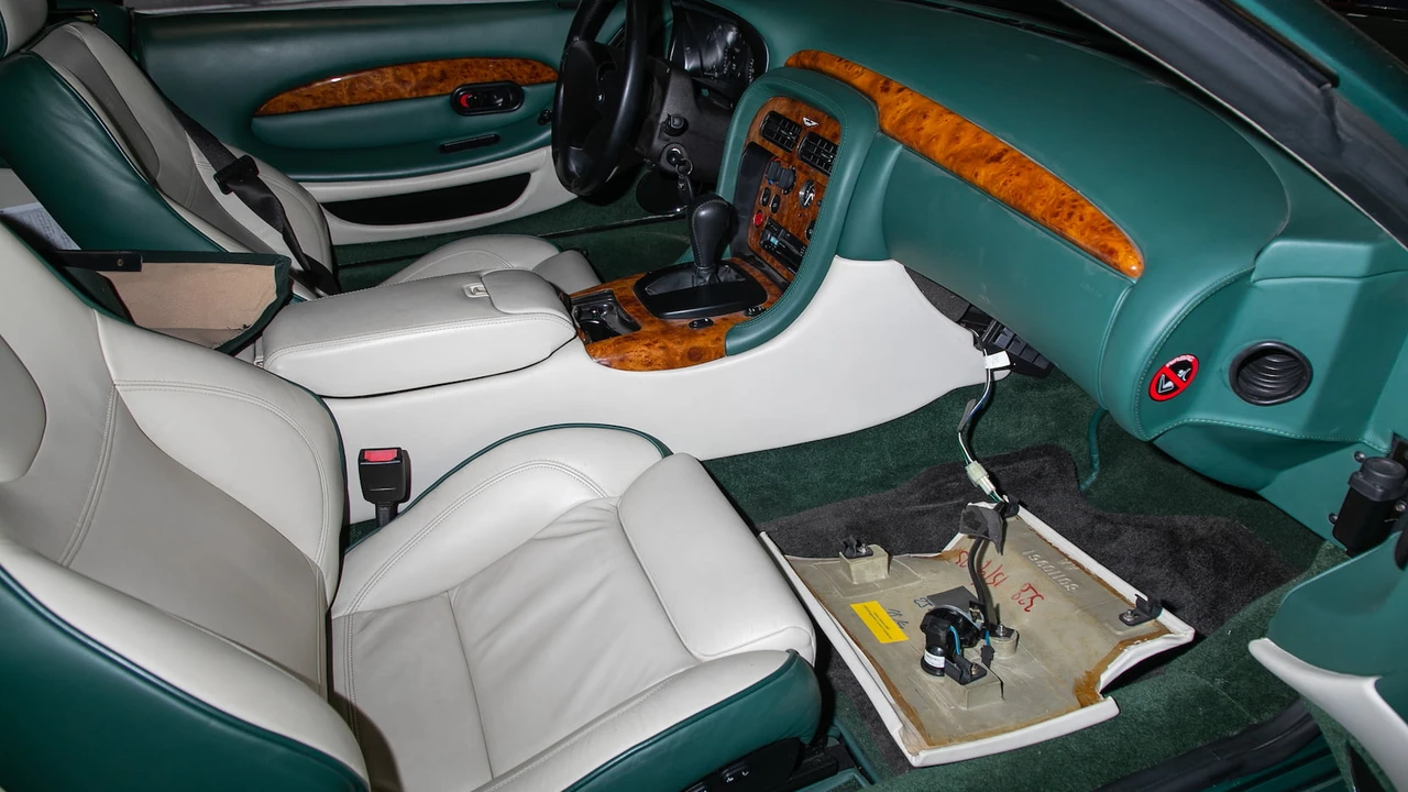 2001 Aston Martin DB7 Vantage - Image 5 of 13