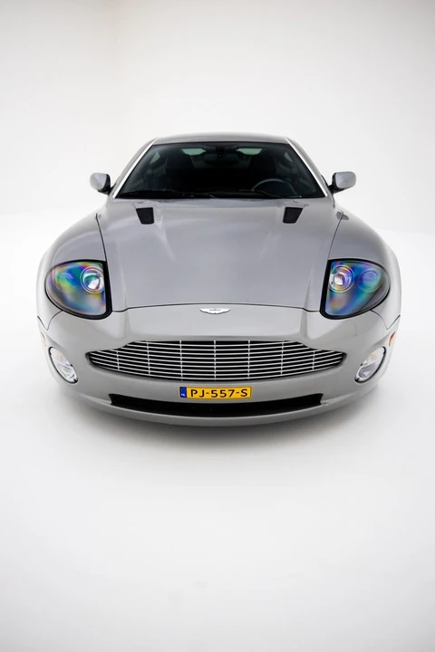 2001 Aston Martin Vanquish 1st Gen - Image 11 of 30