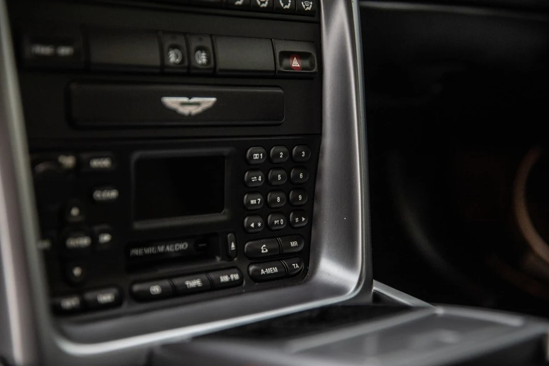 2001 Aston Martin Vanquish 1st Gen - Image 24 of 30