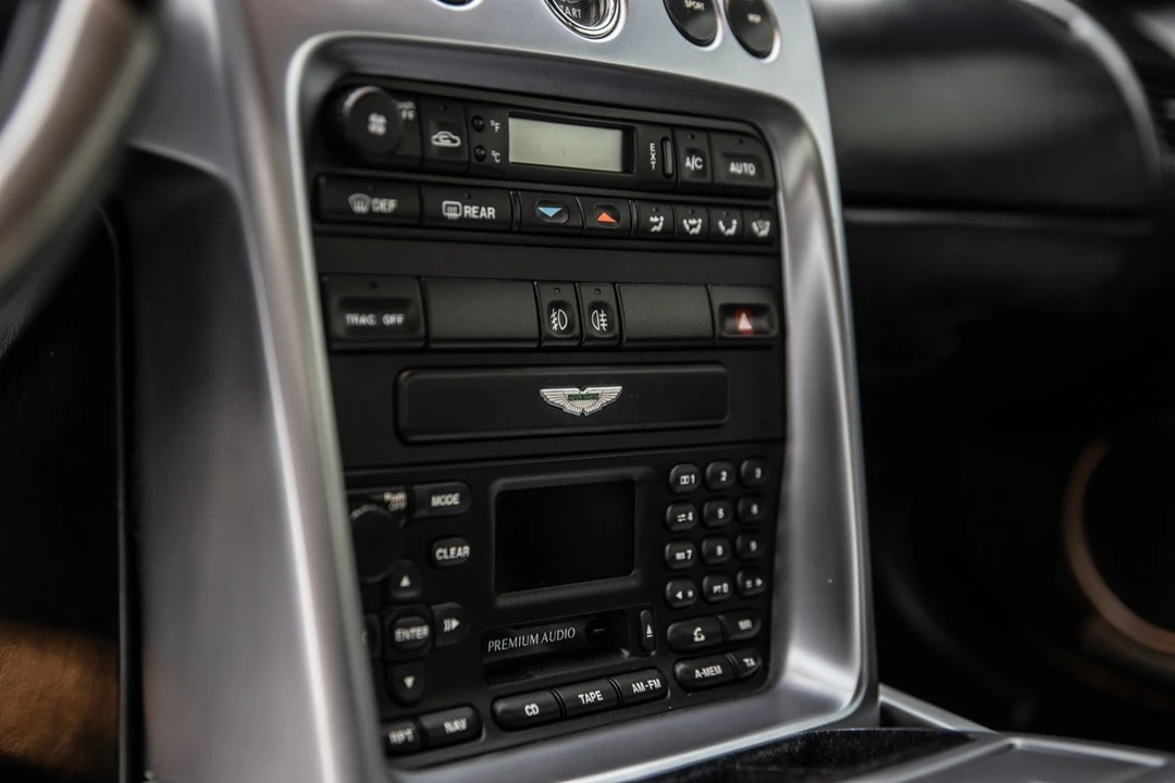 2001 Aston Martin Vanquish 1st Gen - Image 22 of 30