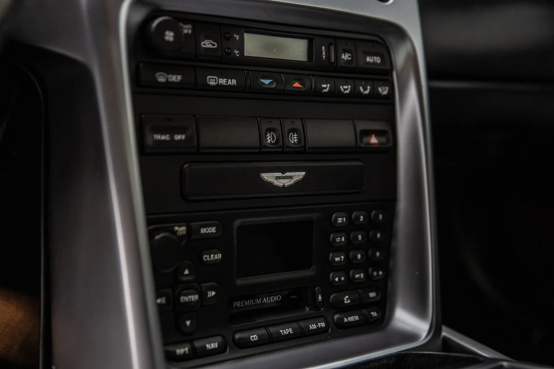 2001 Aston Martin Vanquish 1st Gen - Image 23 of 30