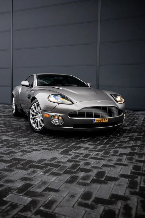 2001 Aston Martin Vanquish 1st Gen - Image 12 of 30