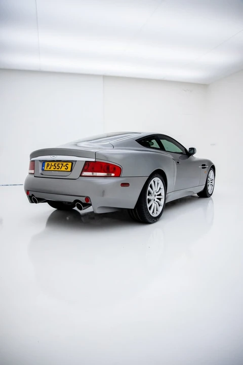 2001 Aston Martin Vanquish 1st Gen - Image 10 of 30