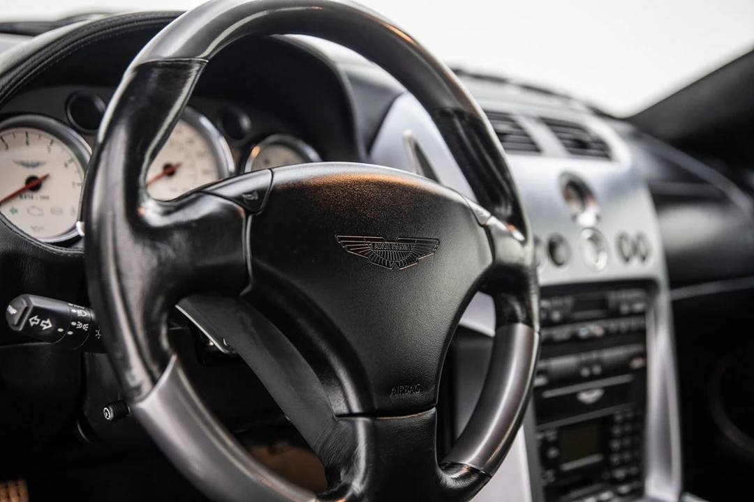 2001 Aston Martin Vanquish 1st Gen - Image 18 of 30