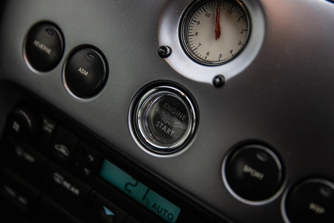 2001 Aston Martin Vanquish 1st Gen - Image 29 of 30