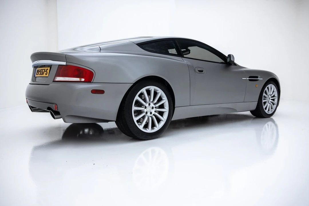 2001 Aston Martin Vanquish 1st Gen - Image 8 of 30
