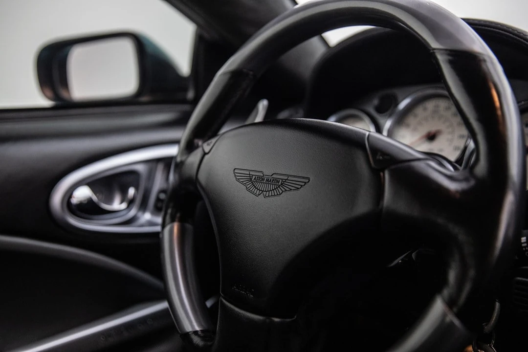 2001 Aston Martin Vanquish 1st Gen - Image 28 of 30