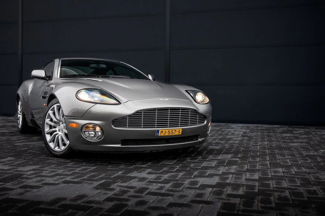 2001 Aston Martin Vanquish 1st Gen - Image 2 of 30