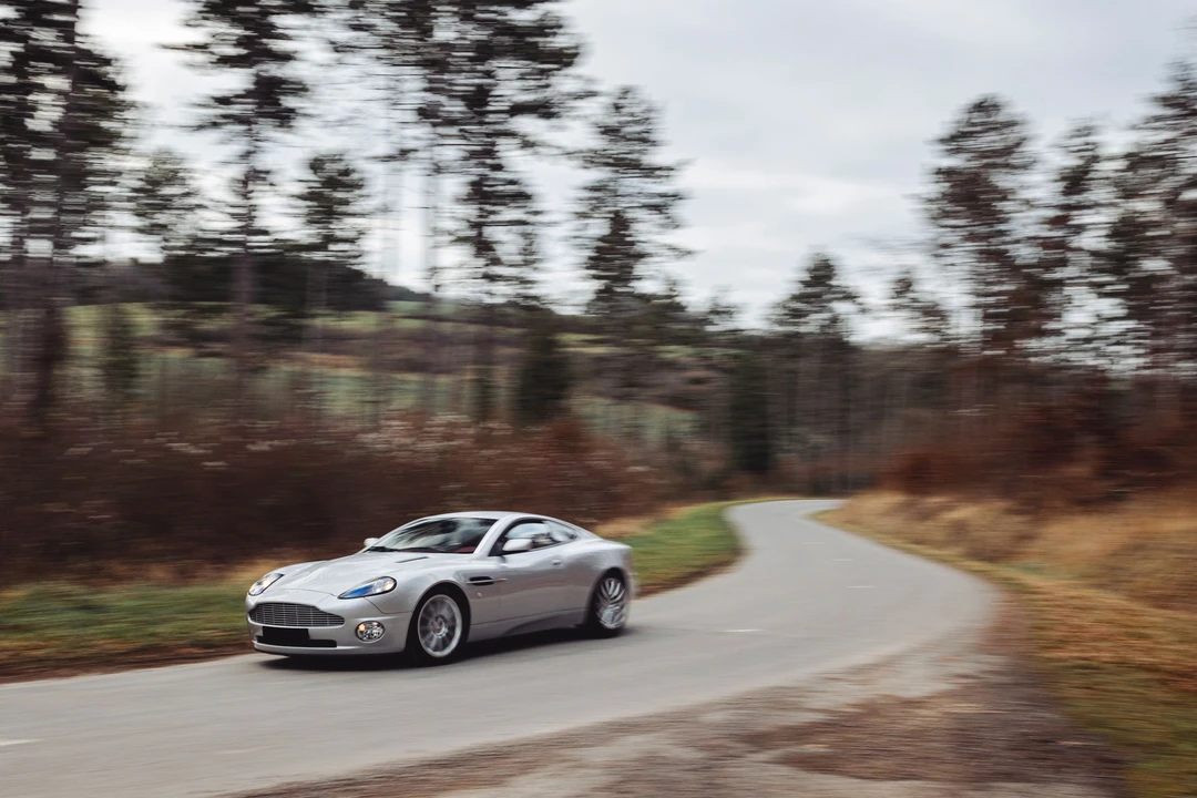 2001 Aston Martin Vanquish 1st Gen - Image 8 of 31