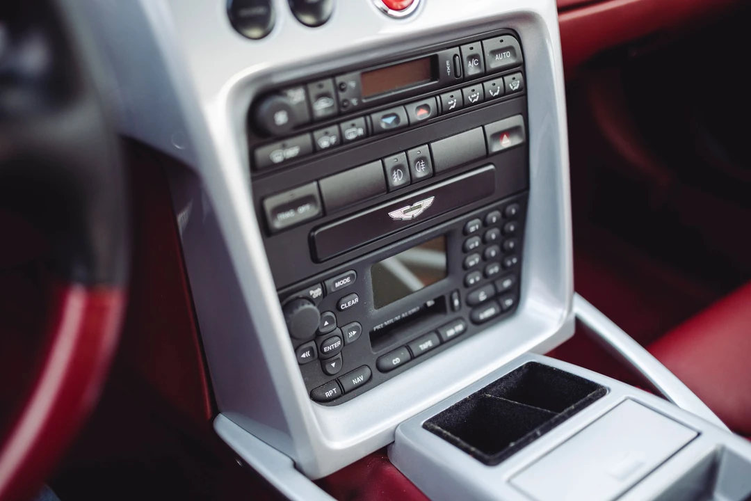2001 Aston Martin Vanquish 1st Gen - Image 25 of 31