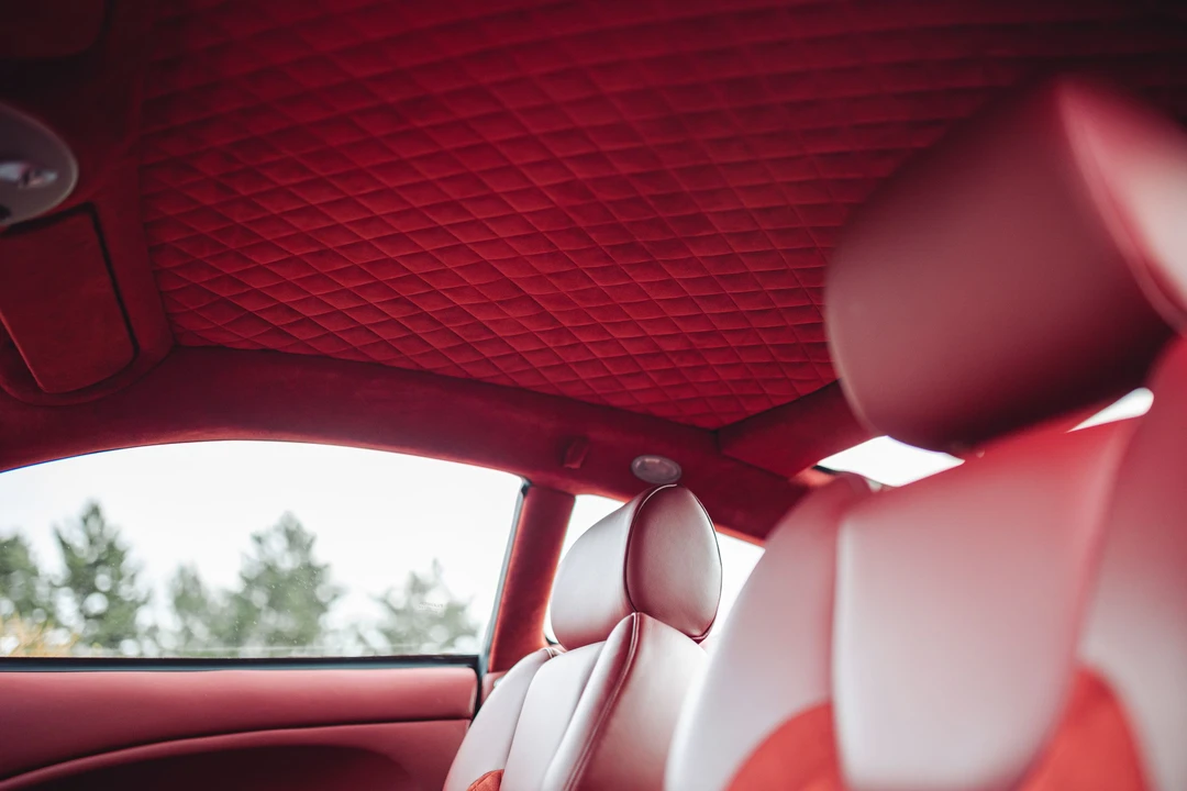 2001 Aston Martin Vanquish 1st Gen - Image 19 of 31