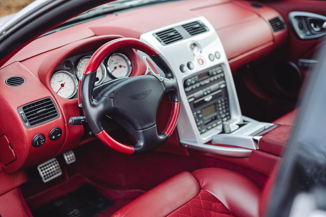 2001 Aston Martin Vanquish 1st Gen - Image 17 of 31