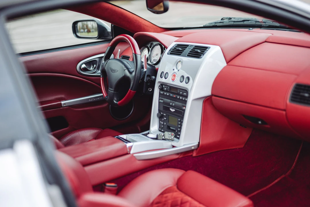 2001 Aston Martin Vanquish 1st Gen - Image 20 of 31