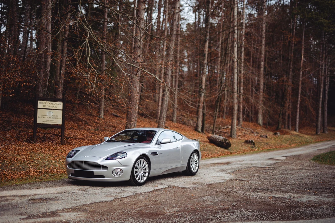 2001 Aston Martin Vanquish 1st Gen - Image 6 of 31