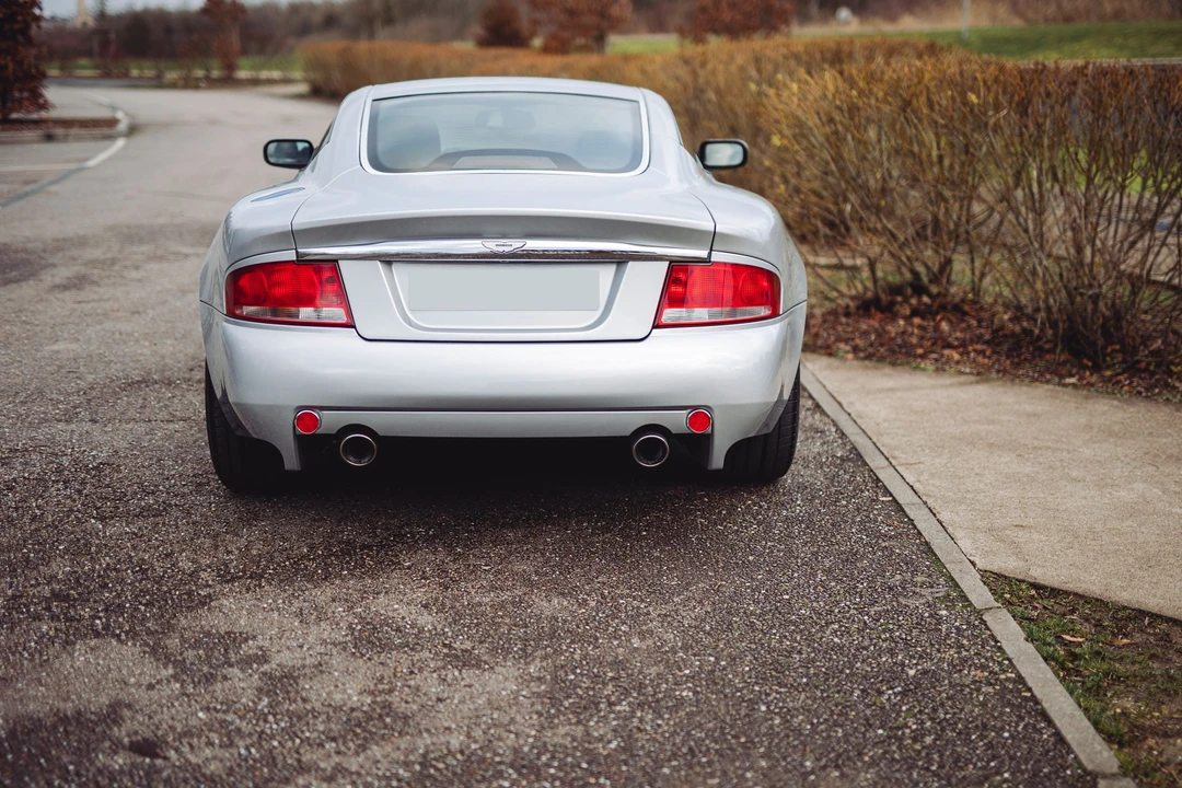 2001 Aston Martin Vanquish 1st Gen - Image 14 of 31