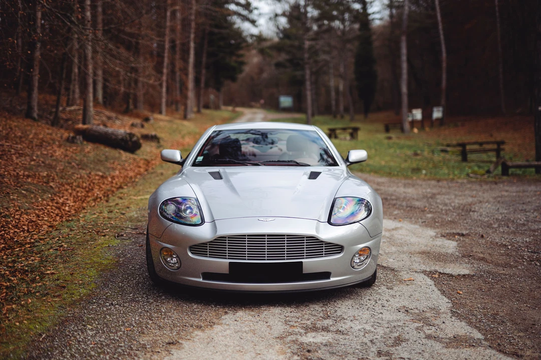 2001 Aston Martin Vanquish 1st Gen - Image 5 of 31