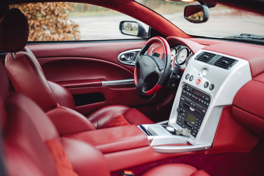 2001 Aston Martin Vanquish 1st Gen - Image 15 of 31