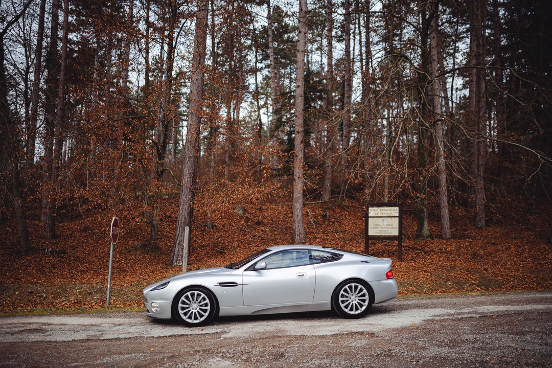 2001 Aston Martin Vanquish 1st Gen - Image 7 of 31
