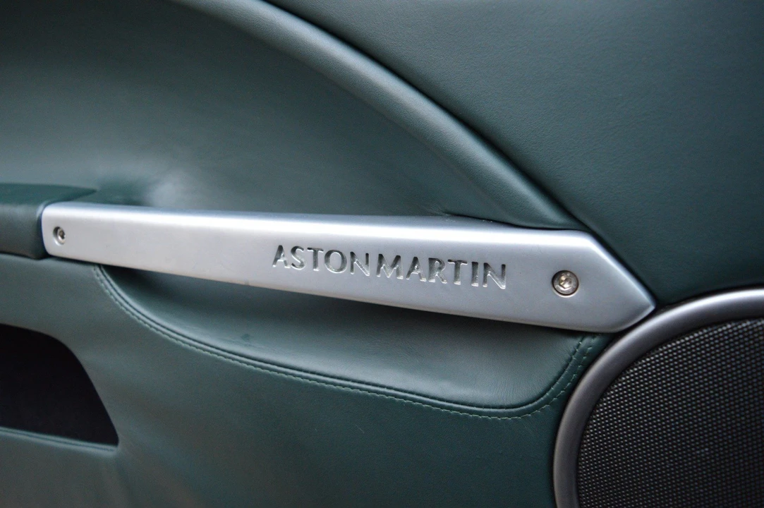 2001 Aston Martin Vanquish 1st Gen - Image 21 of 27