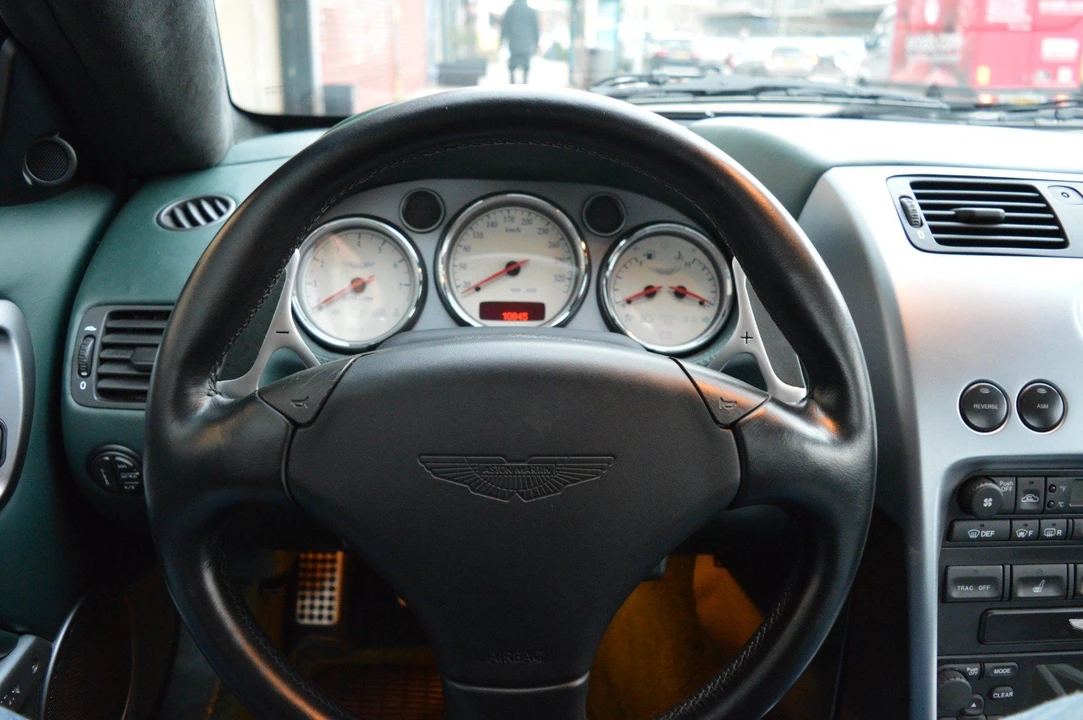 2001 Aston Martin Vanquish 1st Gen - Image 17 of 27