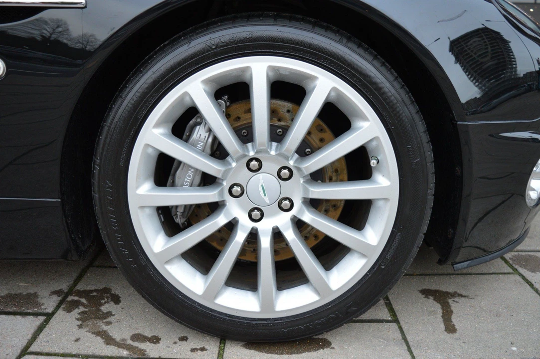 2001 Aston Martin Vanquish 1st Gen - Image 23 of 27