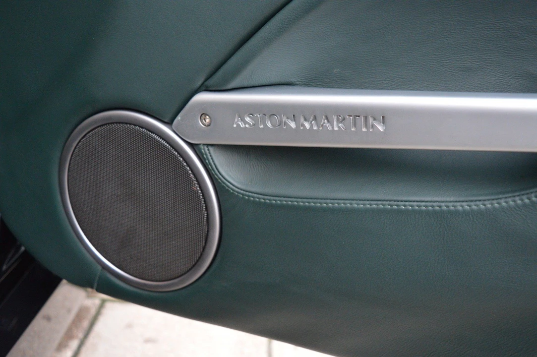 2001 Aston Martin Vanquish 1st Gen - Image 7 of 27