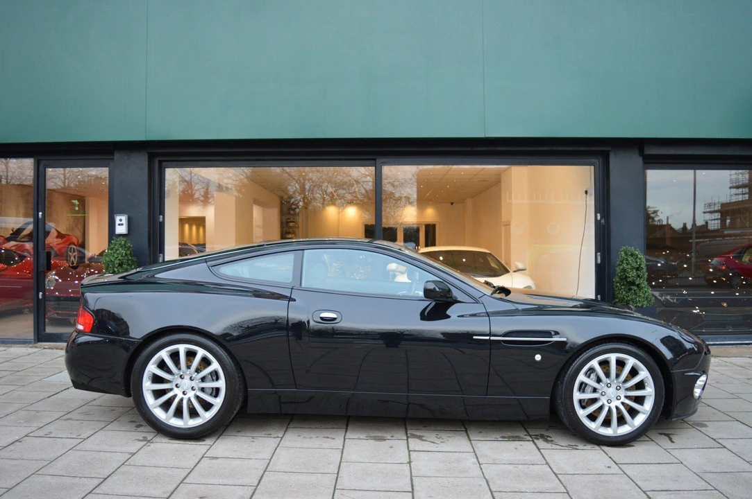 2001 Aston Martin Vanquish 1st Gen - Image 26 of 27