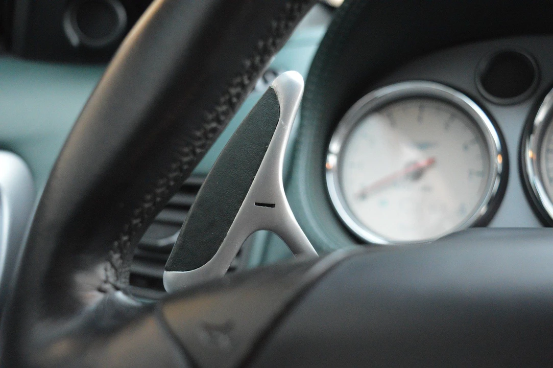2001 Aston Martin Vanquish 1st Gen - Image 16 of 27