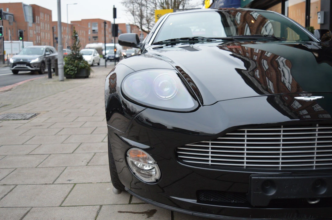 2001 Aston Martin Vanquish 1st Gen - Image 5 of 27