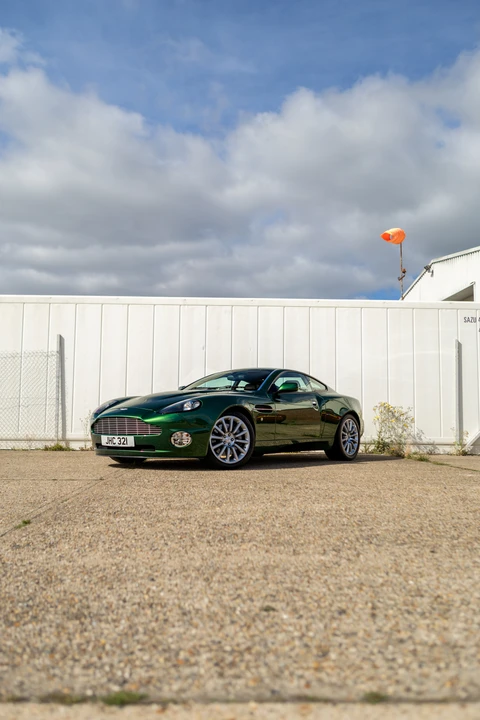 2001 Aston Martin Vanquish 1st Gen - Image 17 of 31