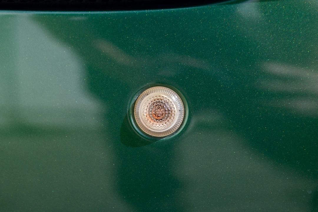 2001 Aston Martin Vanquish 1st Gen - Image 25 of 31