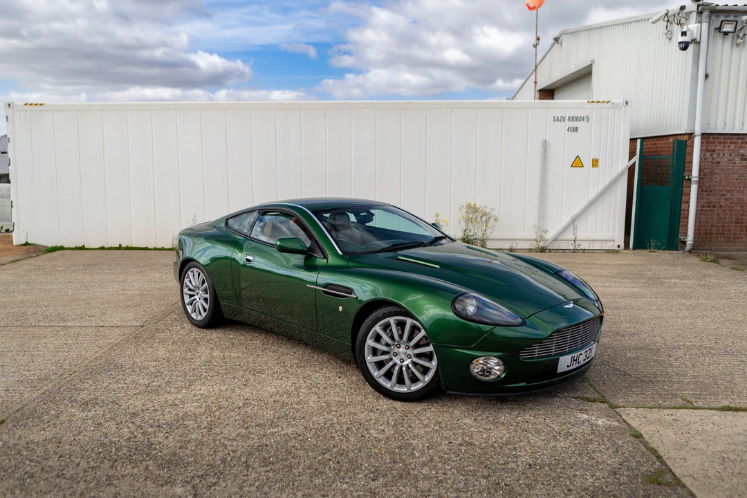 2001 Aston Martin Vanquish 1st Gen - Image 11 of 31