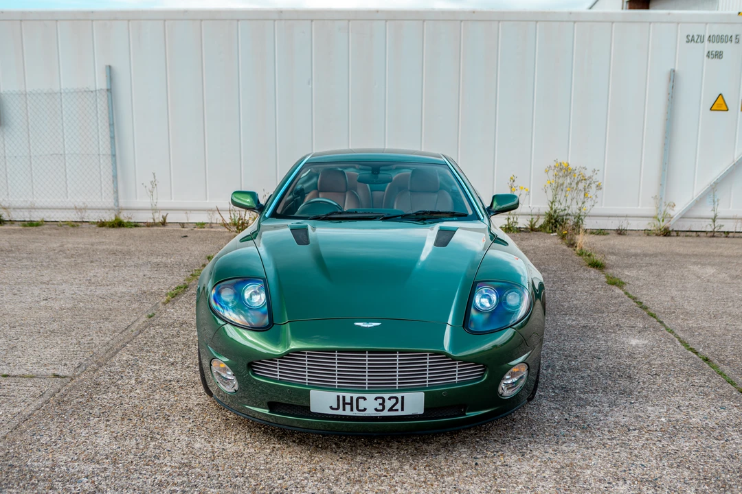 2001 Aston Martin Vanquish 1st Gen - Image 10 of 31