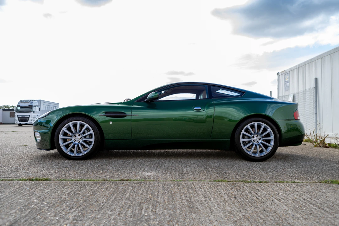 2001 Aston Martin Vanquish 1st Gen - Image 8 of 31