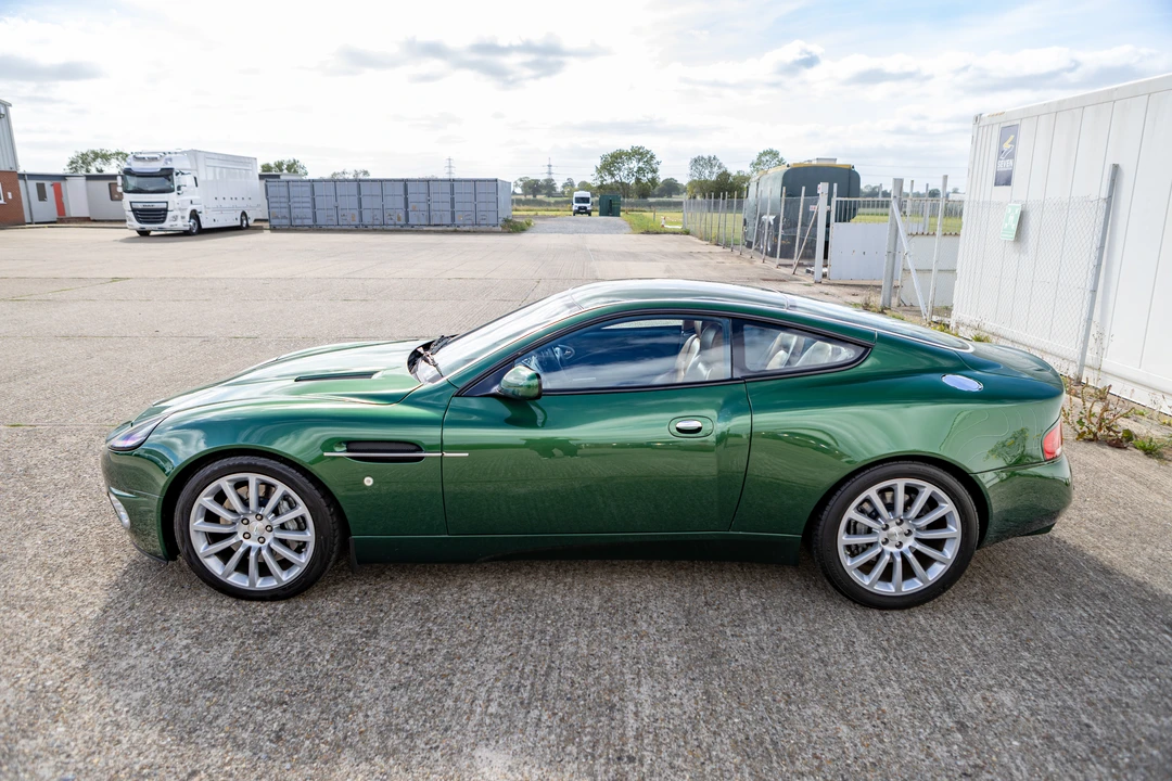 2001 Aston Martin Vanquish 1st Gen - Image 14 of 31