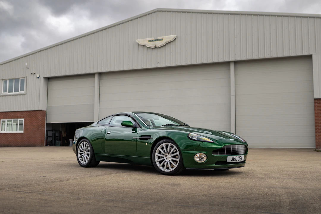 2001 Aston Martin Vanquish 1st Gen - Image 15 of 31